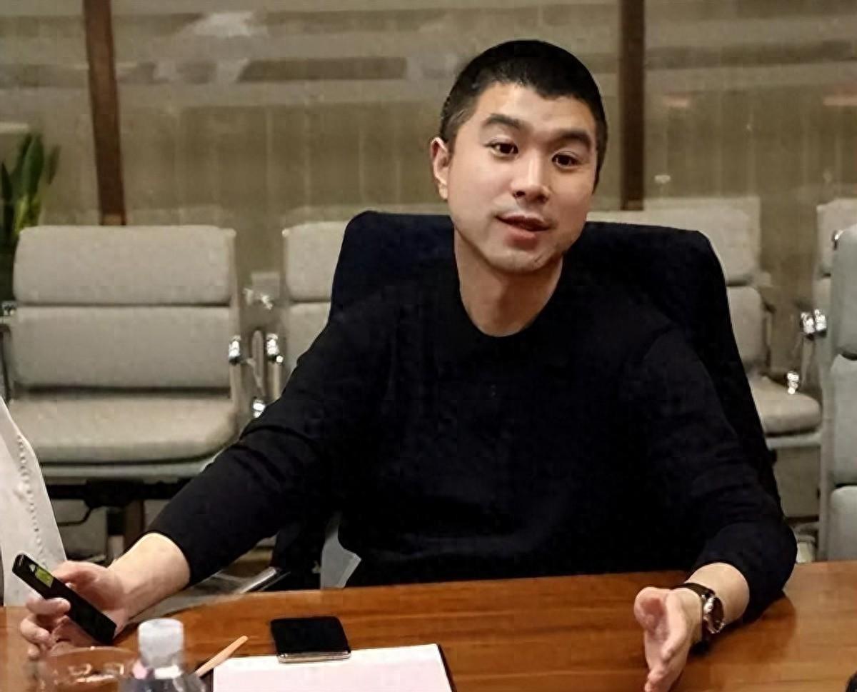 乐鱼体育-卷走53亿！又一大佬带全家跑路，欠中国银行20亿，投资者血本无归