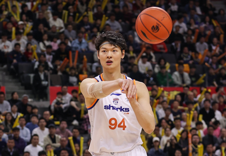 乐鱼体育app下载-上海狂胜2-0山东进四强：洛夫顿20+9+5 陈林坚21分王哲林14+6